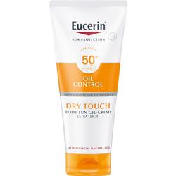 Eine weiße Tube Sonnencreme mit LSF 50+ und orangefarbenem Etikett.